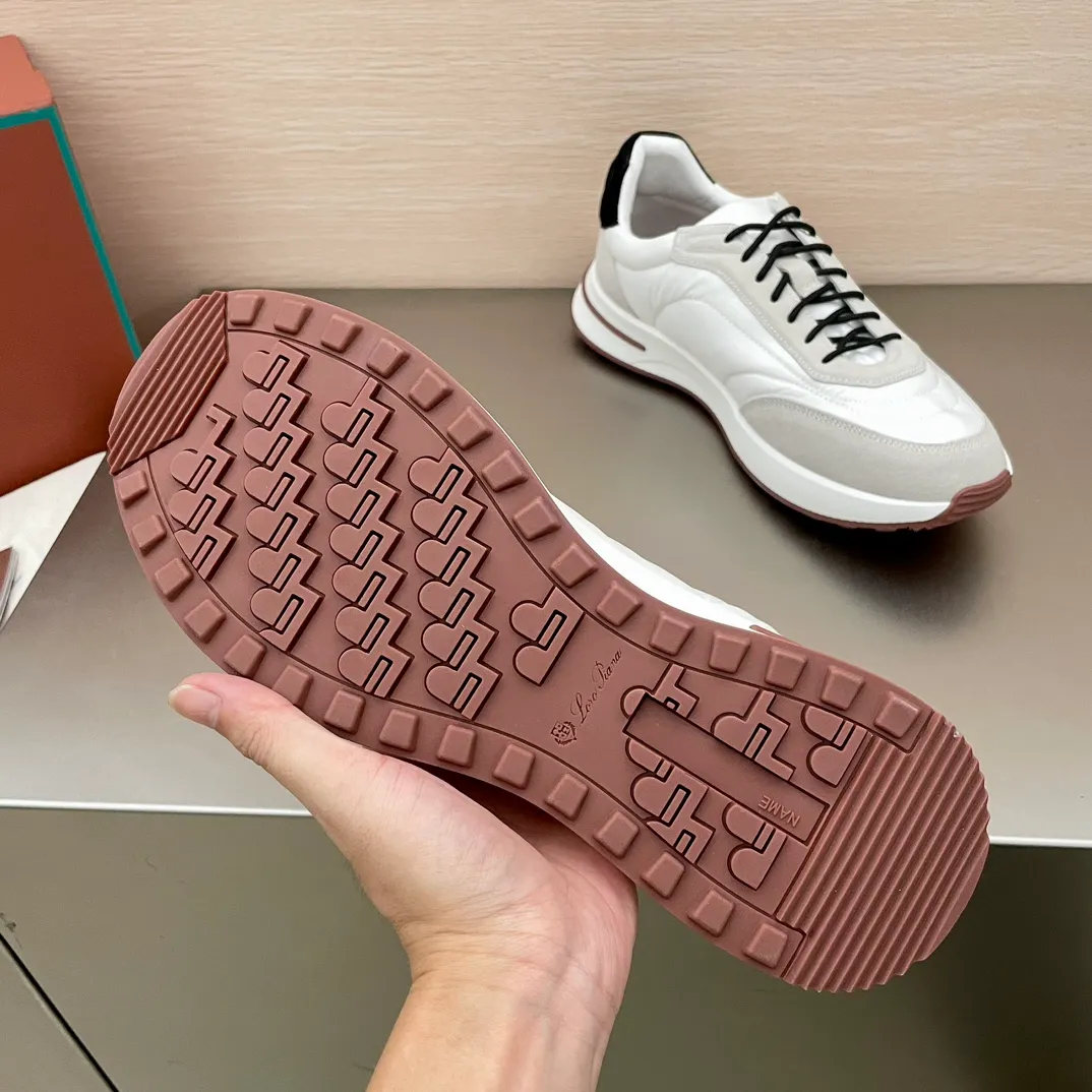 Factory price: 460💰Loro men's shoes💰iana WeekendWalk men's waterproof sports shoes! Waterproof canvas warm men's shoes, the lightest L men's shoes in history 💰jogging shoes, the upper is made of Wind microfiber with StormSystem® waterproof and windproof treatment and goatskin, which is waterproof and warm. There will be a little wrinkle on the upper, which is normal because the waterproof fabric is very soft and the exquisite carving is very challenging. Craftsmanship and lathe workmanship, the lining is made of cloth for a warmer and more comfortable fit, and the Kummel-colored rubber outsole is made of lightweight material: this structure ensures proper weight distribution during walking, improves shock absorption and rebound, enhances grip and stability, and the eyelets and upper back of the shoe are embellished with light and very comfortable shoes! Packed in the original box at the counter, multiple colors available! Size: 39-40-41-42-43-44 45 standard leather shoe size